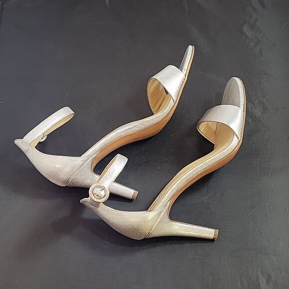 NATURALIZER ALMOND TOE ADJUSTABLE BUCKLE ANKLE STRAP SANDAL - Picture 12 of 14